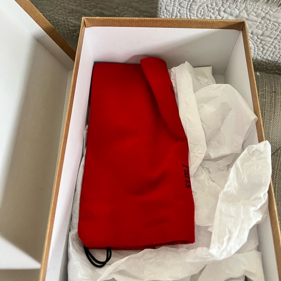 Authentic Christie Louboutin Decoltish - Picture 8 of 10